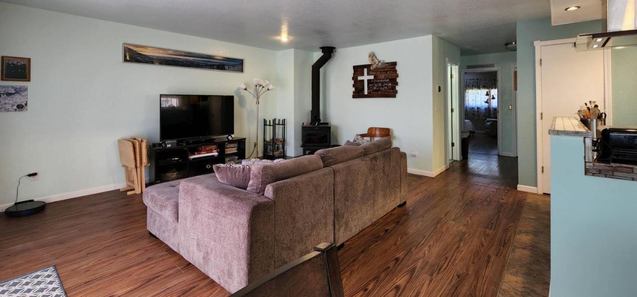 Trinity Escapes - Two Bedroom Two Bathroom Full Apartment Near Airport Anchorage Extérieur photo